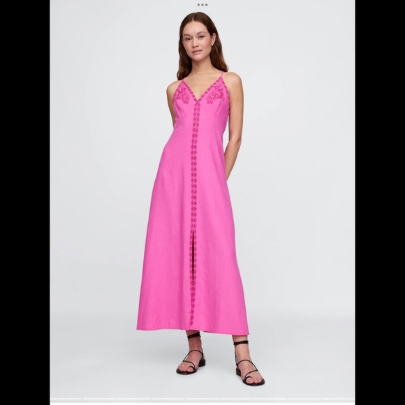 GAP Dresses & Skirts - NWT - Linen blend halter embroidered maxi dress - M